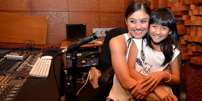 Karir Atau Pendidikan? Ortu Chloe Ingin Anaknya Fokus Pada...