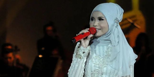 Karir dan Bisnis Rossa Menanjak di 2012