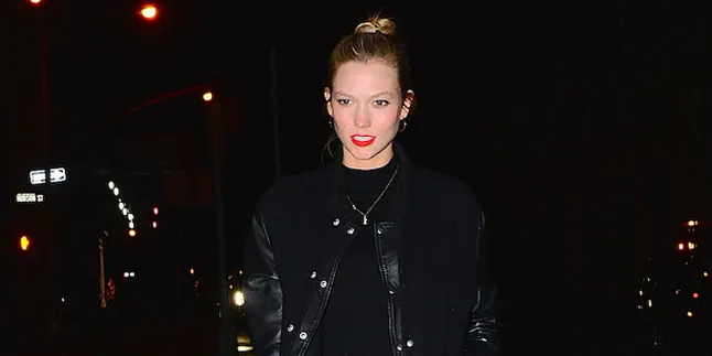 Karlie Kloss, Seksi Menggeliat di Video Klip Terbaru CHIC