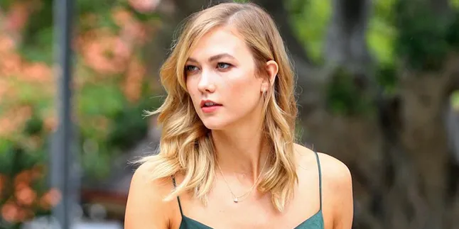 Karlie Kloss Sindir Taylor Swift Pakai Lagu Katy Perry? Karlie Kloss Sindir Taylor Swift Pakai Lagu Katy Perry?