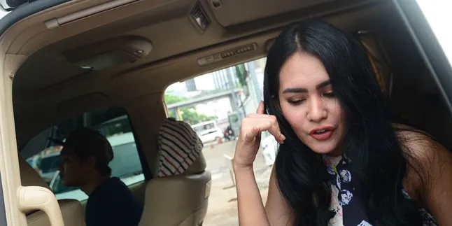 Kartika Putri Galau Liburan ke Inggris, Amerika Atau Indonesia