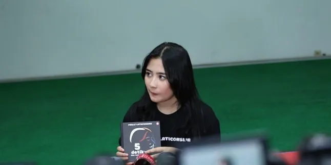 Karya Tak Boleh Disembunyikan, Alasan Prilly Tulis Buku Puisi