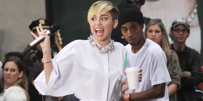 Kasabian: Miley Cyrus Adalah Mimpi Buruk Abad 21!