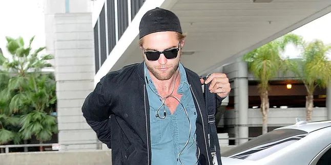 Kasih Kejutan, Robert Pattinson Malah Bikin FKA Twigs Repot