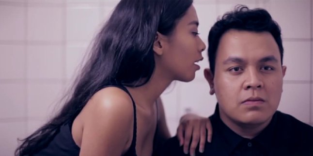 Kata-Kata Tergalau di Lirik 'Sepatu' Tulus, Awas Nyesek!