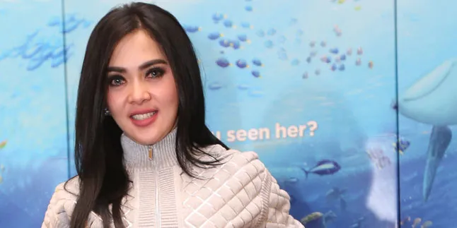 Kata Syahrini, Pantai Indonesia Lebih Bagus Daripada di Spanyol