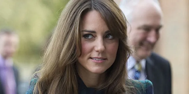 Kate Middleton Main Hockey Pakai Rok dan High Heels