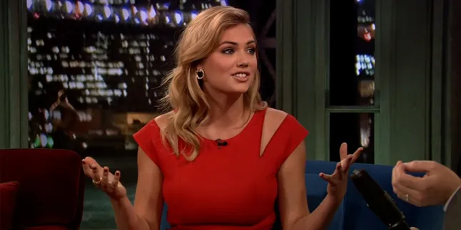 Kate Upton - Jimmy Fallon Main Flip Cup Game, Siapa Pemenangnya?