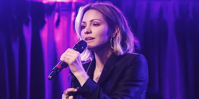 Katharine McPhee Tanggapi Komentar Negatif Atas Pertunangannya Dengan David Foster Katharine McPhee Tanggapi Komentar Negatif Atas Pertunangannya Dengan David Foster