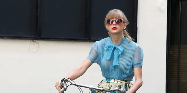 Katie Holmes Idolakan Taylor Swift