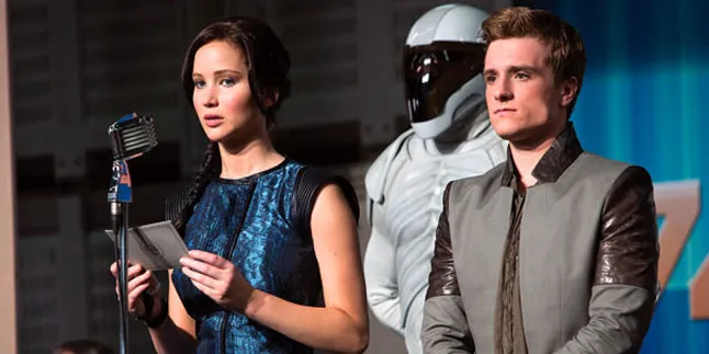 Katniss Bidikan Panah Dalam Poster Baru 'CATCHING FIRE'