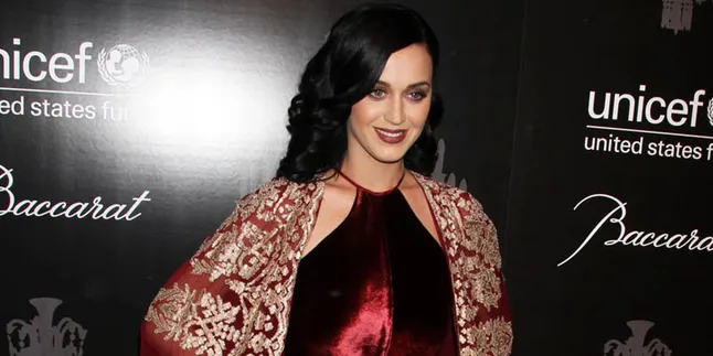 Katy Perry Cari Namanya Sendiri di Google, Untuk Apa?