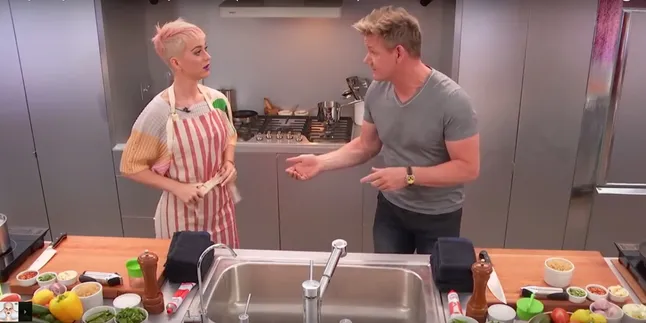 Katy Perry dan Gordon Ramsey Masak Bareng, Seru dan Gokil