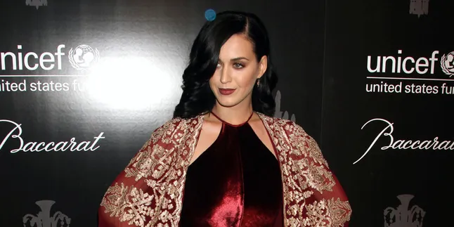 Katy Perry Hamil Anak Robert Pattinson?