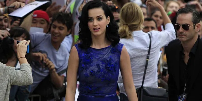 Katy Perry Jadi Bidan Sehari