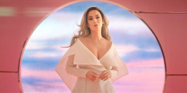 Katy Perry Announces First Pregnancy with Orlando Bloom in Latest Music Video