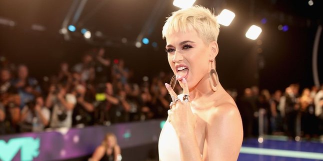 Katy Perry Wujudkan Mimpi Kontestan Sekaligus Fans di Panggung Idol!