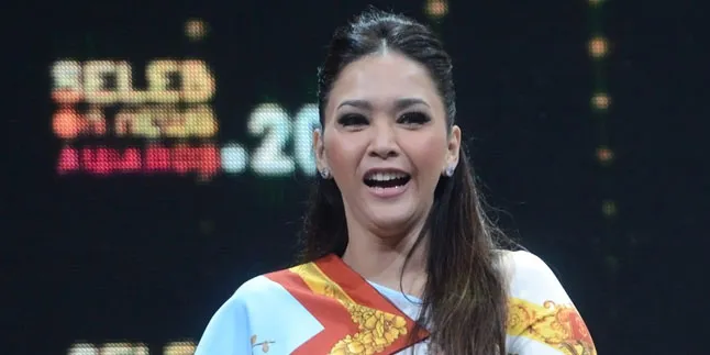 Ke Eropa, Maia Foto Bareng dan Dapat Pesan Dari Petinggi Hermes