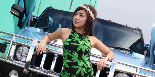 Ke Kalimantan Selatan, Bella Shofie Belajar Bikin Kain Tenun Ke Kalimantan Selatan, Bella Shofie Belajar Bikin Kain Tenun