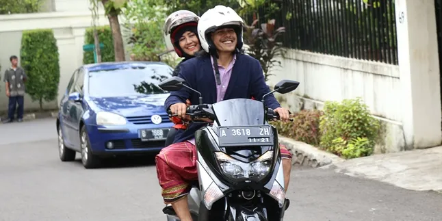Ke KUA Untuk Nikah Dibonceng Motor Suami, Apa Alasan Ria Irawan?