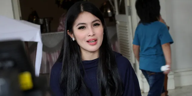 Ke Luar Negeri, Sandra Dewi Selalu Membawa Mie Instan dan Abon