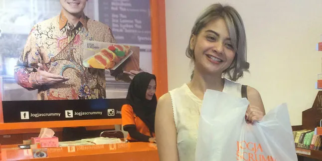 Ke Yogyakarta, Tiwi Sakuramoto Selalu Siapkan Cemilan Untuk Suami