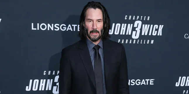 Keanu Reeves Tak Pernah Meletakkan Tangannya di Tubuh Wanita Ketika Foto Bersama
