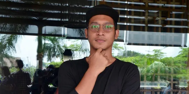 Kebablasan, Ade Firman Bawa Karakter Transgender ke Dunia Nyata Kebablasan, Ade Firman Bawa Karakter Transgender ke Dunia Nyata