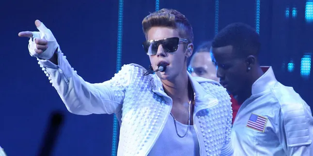 Kebanyakan Sensasi, Sharon Osbourne Ingin Tendang Justin Bieber