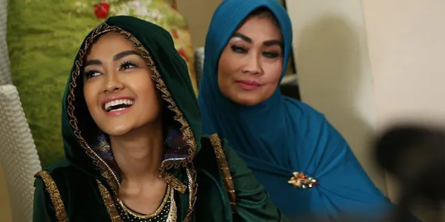 Kebiasaan Almarhumah Jupe Jelang Lebaran, Paling Sibuk Siapin Baju & Makanan Kebiasaan Almarhumah Jupe Jelang Lebaran, Paling Sibuk Siapin Baju & Makanan