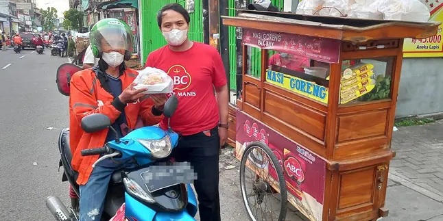 Kecap ABC Gandeng 100 Pedagang Nasgor, Bagikan Menu Gratis untuk Ribuan Ojol