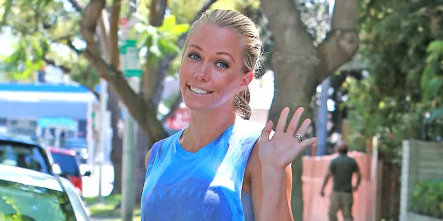 Kecelakaan Mobil, Kendra Wilkinson Sempat Alami Stroke Kecelakaan Mobil, Kendra Wilkinson Sempat Alami Stroke