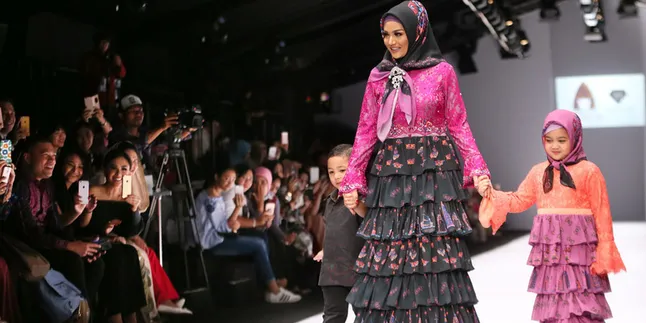 Kedai Kopi Dubai Menginspirasi Koleksi Hijab Terbaru Krisdayanti Kedai Kopi Dubai Menginspirasi Koleksi Hijab Terbaru Krisdayanti