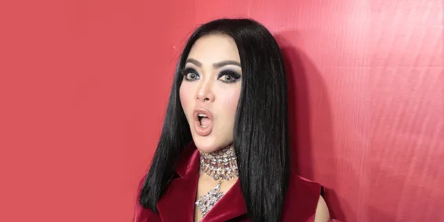 Kedatangan Syahrini di Pengadilan Negeri Depok Bikin Heboh