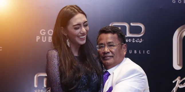 Kedekatan Hotman Paris Dengan Para Wanita Bikin Putrinya Khawatir Kedekatan Hotman Paris Dengan Para Wanita Bikin Putrinya Khawatir