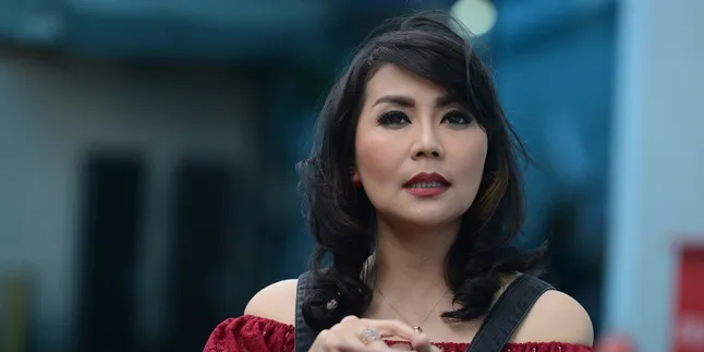 Kediamannya Digerebek, Tessa Kaunang Tak Ingin Cepat-Cepat Menikah Kediamannya Digerebek, Tessa Kaunang Tak Ingin Cepat-Cepat Menikah