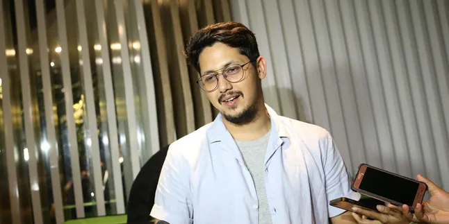 Keenan Pearce Umumkan Kelahiran Anak Pertama Lewat Video Menyentuh Keenan Pearce Umumkan Kelahiran Anak Pertama Lewat Video Menyentuh