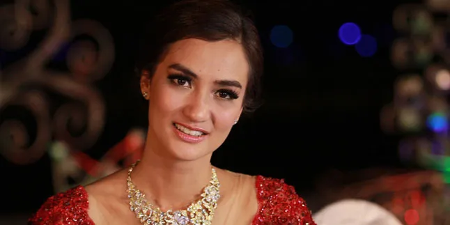 Keguguran, Atiqah Hasiholan Tetap Berpikiran Positif