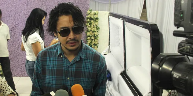 Kehadiran Sang Pacar Kuatkan Hati Ello