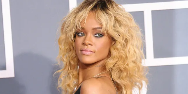 Kehamilan Rihanna Ternyata HOAX!