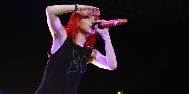 Kehilangan Daya, Konser Paramore Nyaris Batal