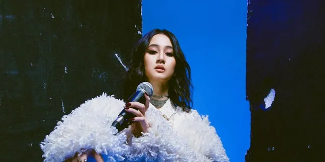 Keisya Levronka Writes Her Own Song 'Sembunyi Lebih Lama', Rendy Pandugo Becomes Producer and Composer