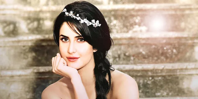 Kejam! Cuma Tak Datang Sekali, Katrina Kaif Pecat Penata Riasnya Kejam! Cuma Tak Datang Sekali, Katrina Kaif Pecat Penata Riasnya