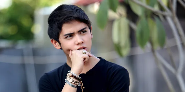 Kejamnya... Aliando Syarief Ketahuan Cekik Prilly Latuconsina Kejamnya... Aliando Syarief Ketahuan Cekik Prilly Latuconsina