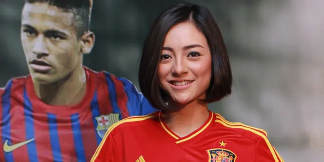 Kelar Sinetron, Lolita Agustine Bawakan Program Sepak Bola