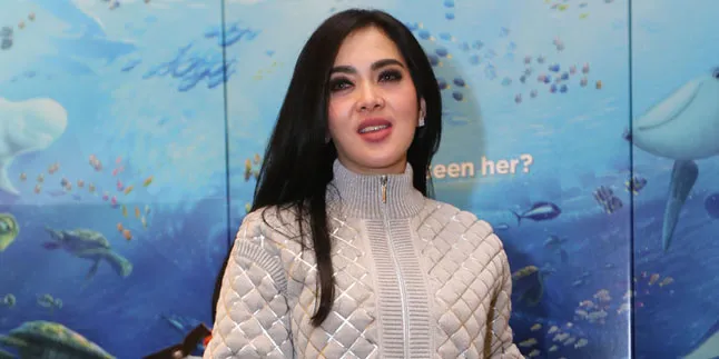 Keliling Kota Naik Dokar, Syahrini Bikin Heboh Masyarakat Bali