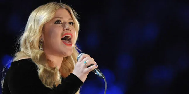 Kelly Clarkson Balik ke American Idol