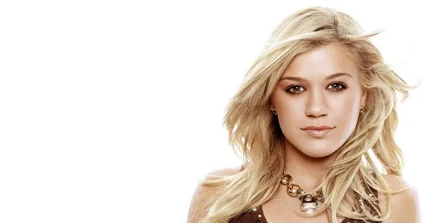 Kelly Clarkson Bantah Kabar Kehamilannya