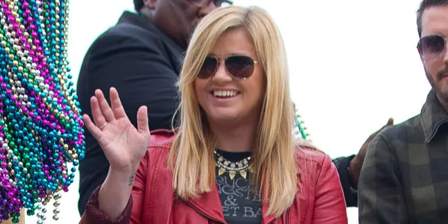 Kelly Clarkson Hamil Anak Pertama?
