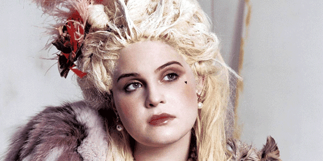 Kelly Osbourne Siap Tendang Paparazzi Pengincar Celana Dalam Kelly Osbourne Siap Tendang Paparazzi Pengincar Celana Dalam